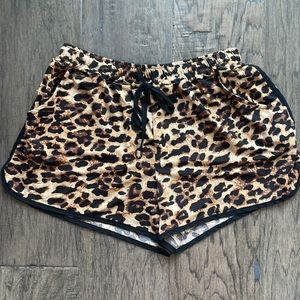 Leopard print casual shorts